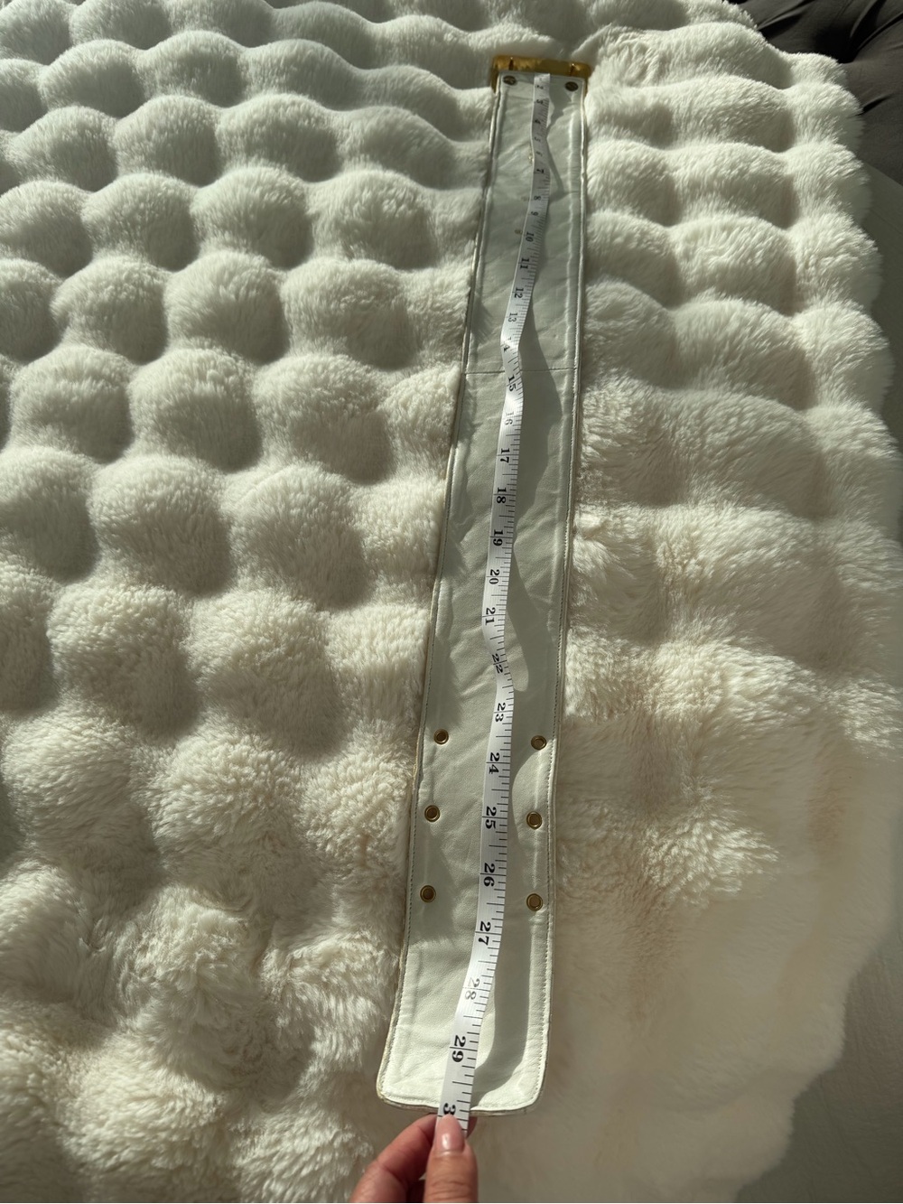 CHANEL White Quilted Leather Waist Belt with Gold CC Plaque - Picture 16 of 17